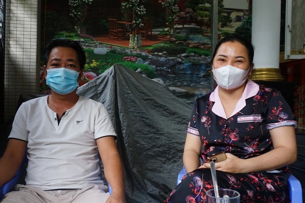 Đang thất nghiệp được miễn phí tiền trọ và cho gạo, chúng tôi mừng quá! - 1 Đang thất nghiệp được miễn phí tiền trọ và cho gạo, chúng tôi mừng quá! - 1