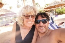 Chuyện tình gây "sốt" của cụ bà U90 yêu chàng trai trẻ 36 tuổi