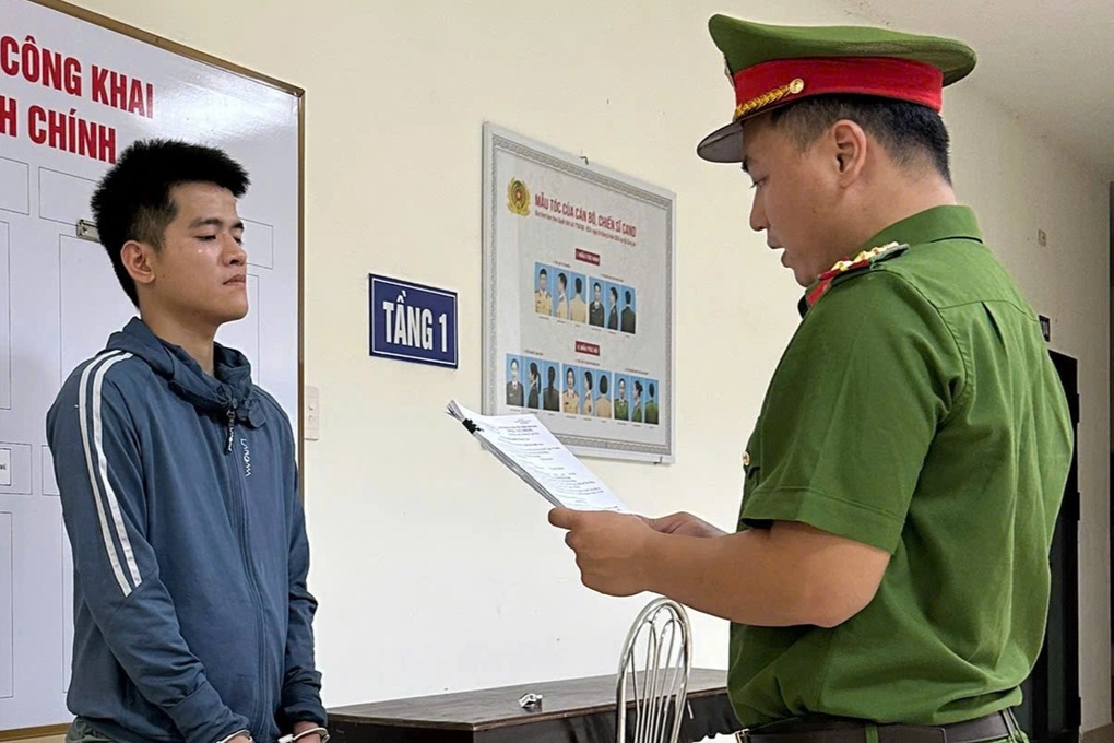 Lên mạng nhờ làm giả sổ đỏ, chiếm đoạt 499.999.999 đồng - 1 Lên mạng nhờ làm giả sổ đỏ, chiếm đoạt 499.999.999 đồng - 1