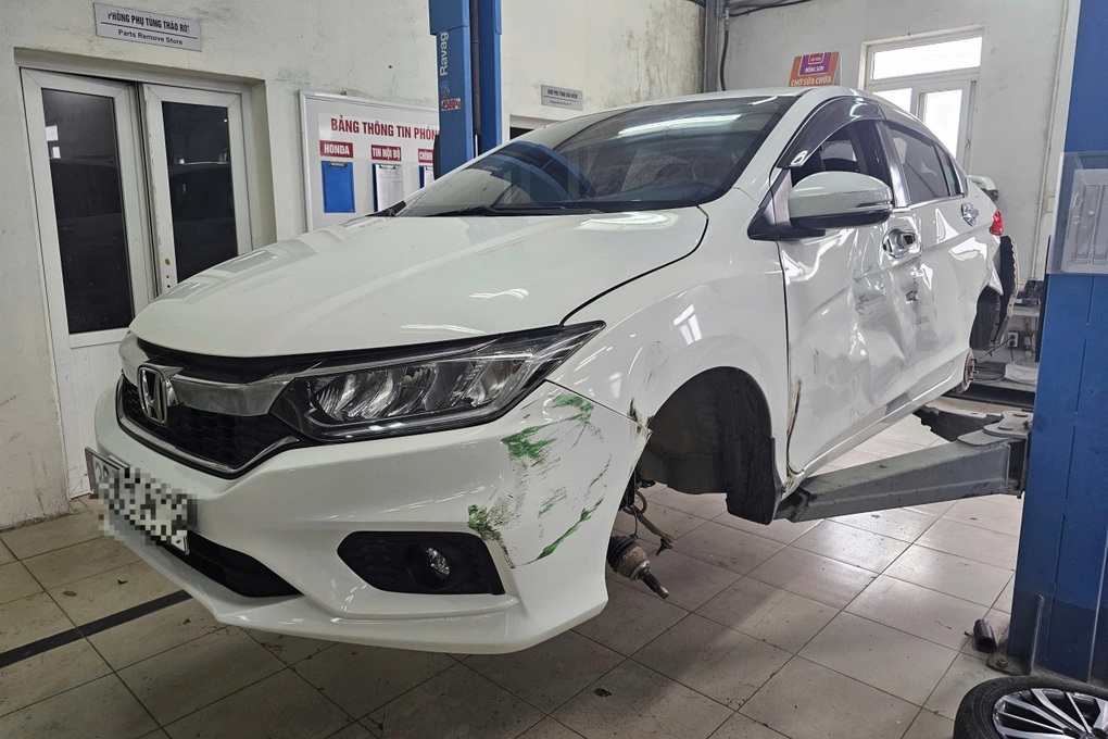 Vụ xe cứu trợ đền 100 triệu đồng: Chưa chốt được phương án xử lý - 2 Vụ xe cứu trợ đền 100 triệu đồng: Chưa chốt được phương án xử lý - 2