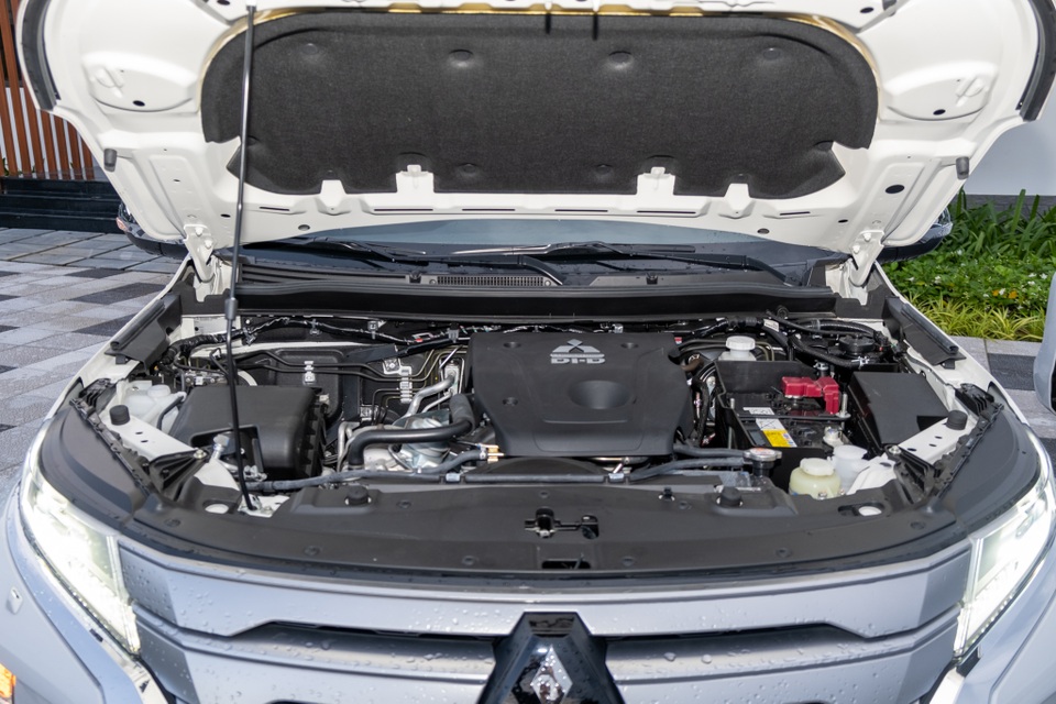 Pajero Sport 2020 chốt giá từ 1,11 tỷ đồng: Bỏ bản máy xăng, thêm công nghệ - 4 Pajero Sport 2020 chốt giá từ 1,11 tỷ đồng: Bỏ bản máy xăng, thêm công nghệ - 4