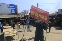 Hàng trăm người dân vùng cách ly phấn khởi ngày dỡ bỏ phong tỏa