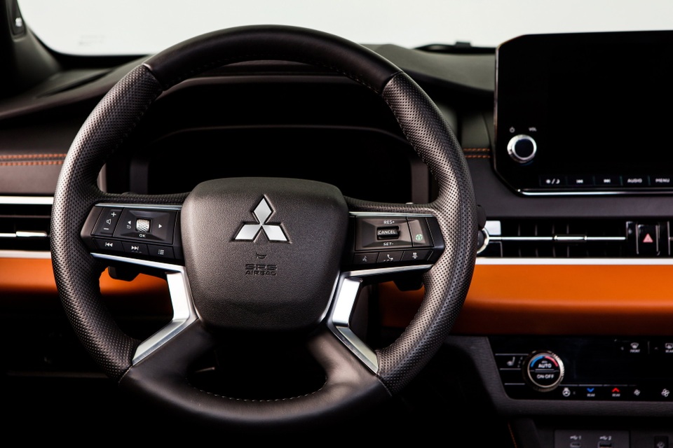 Mitsubishi Outlander 2022 ghi điểm về thiết kế, bị trừ điểm động cơ - 41 Mitsubishi Outlander 2022 ghi điểm về thiết kế, bị trừ điểm động cơ - 41
