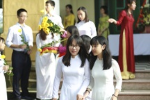 Khai giảng gọn gàng, vui phần hội