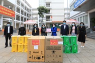 Sở GD&ĐT Hà Nội tặng máy giặt cho khu cách ly Trường tiểu học Xuân Phương