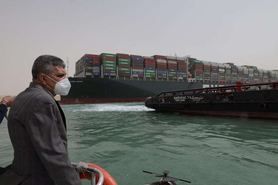 Cận cảnh cuộc giải cứu siêu tàu trên kênh Suez - 2 Cận cảnh cuộc giải cứu siêu tàu trên kênh Suez - 2