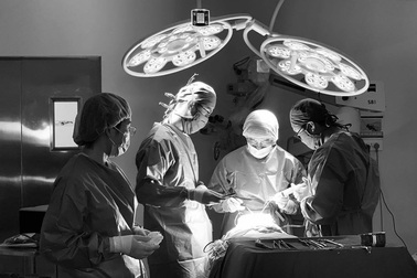 Nhau cài răng lược gây xuất huyết ồ ạt, mẹ con sản phụ lâm nguy