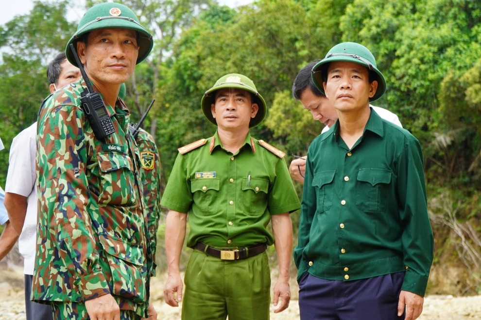 Sẵn sàng xả nước hồ thủy điện để tìm 11 nạn nhân Rào Trăng - 1 Sẵn sàng xả nước hồ thủy điện để tìm 11 nạn nhân Rào Trăng - 1