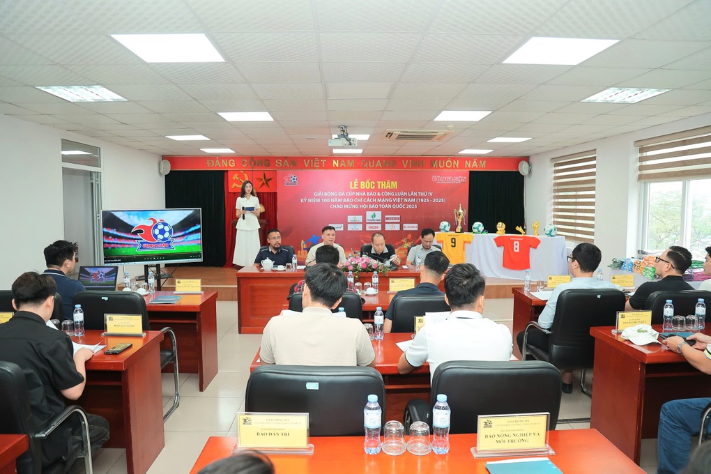 Giải bóng đá Cúp Nhà báo Công luận 2025: Nhiều trận đấu hấp dẫn - 1 Giải bóng đá Cúp Nhà báo Công luận 2025: Nhiều trận đấu hấp dẫn - 1
