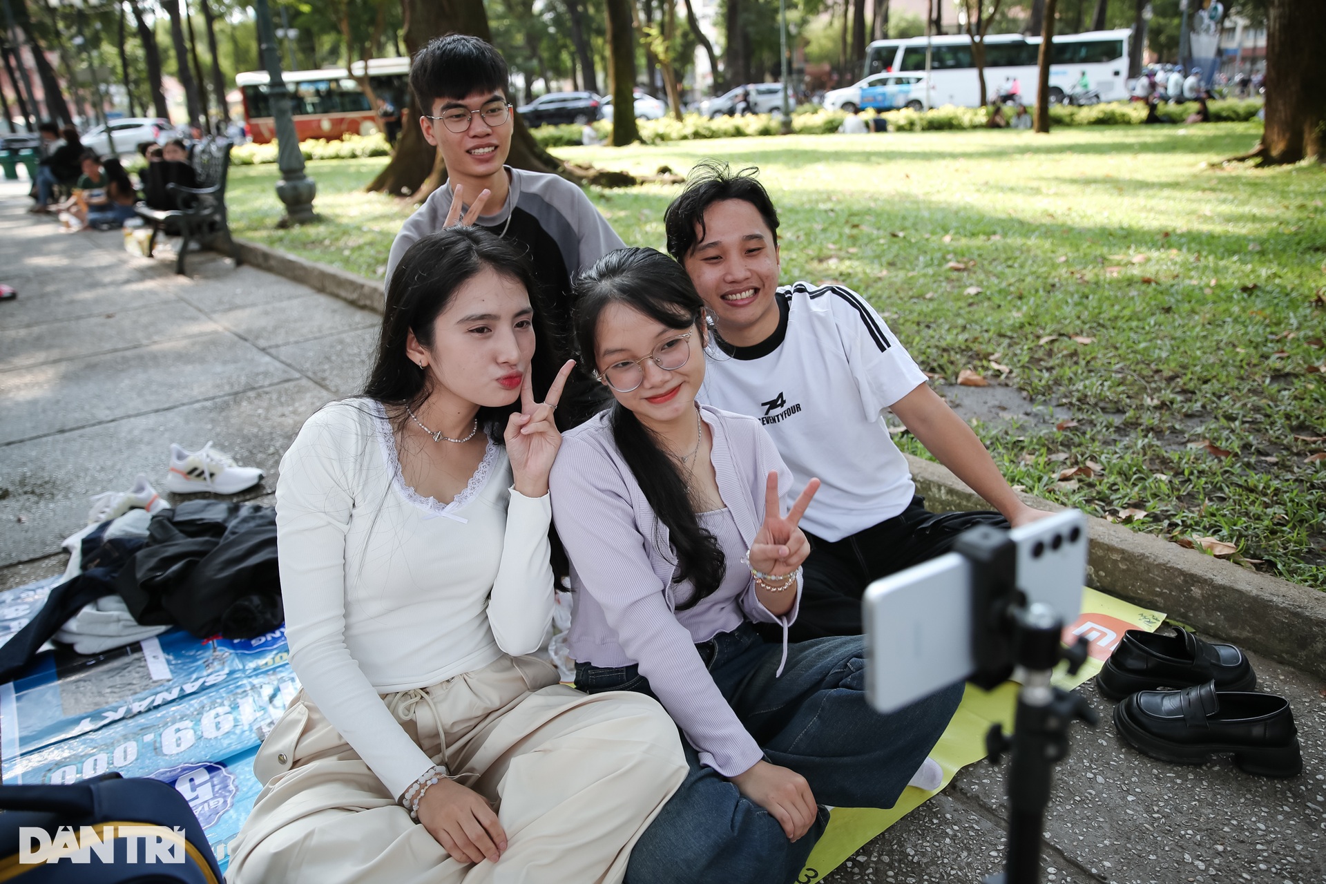 Giới trẻ TPHCM đổ xô đi cà phê bệt trong ngày giỗ Tổ Hùng Vương - 5 Giới trẻ TPHCM đổ xô đi cà phê bệt trong ngày giỗ Tổ Hùng Vương - 5