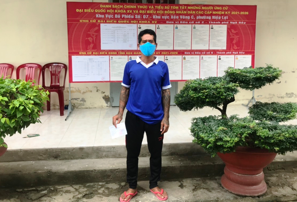 Cầm lá phiếu đi bầu cử mới biết rằng mình còn được quan tâm - 3 Cầm lá phiếu đi bầu cử mới biết rằng mình còn được quan tâm - 3