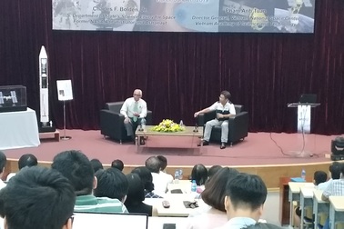 Nguyên Tổng giám đốc NASA nói về “hành trình thám hiểm của nhân loại” với giới trẻ Việt