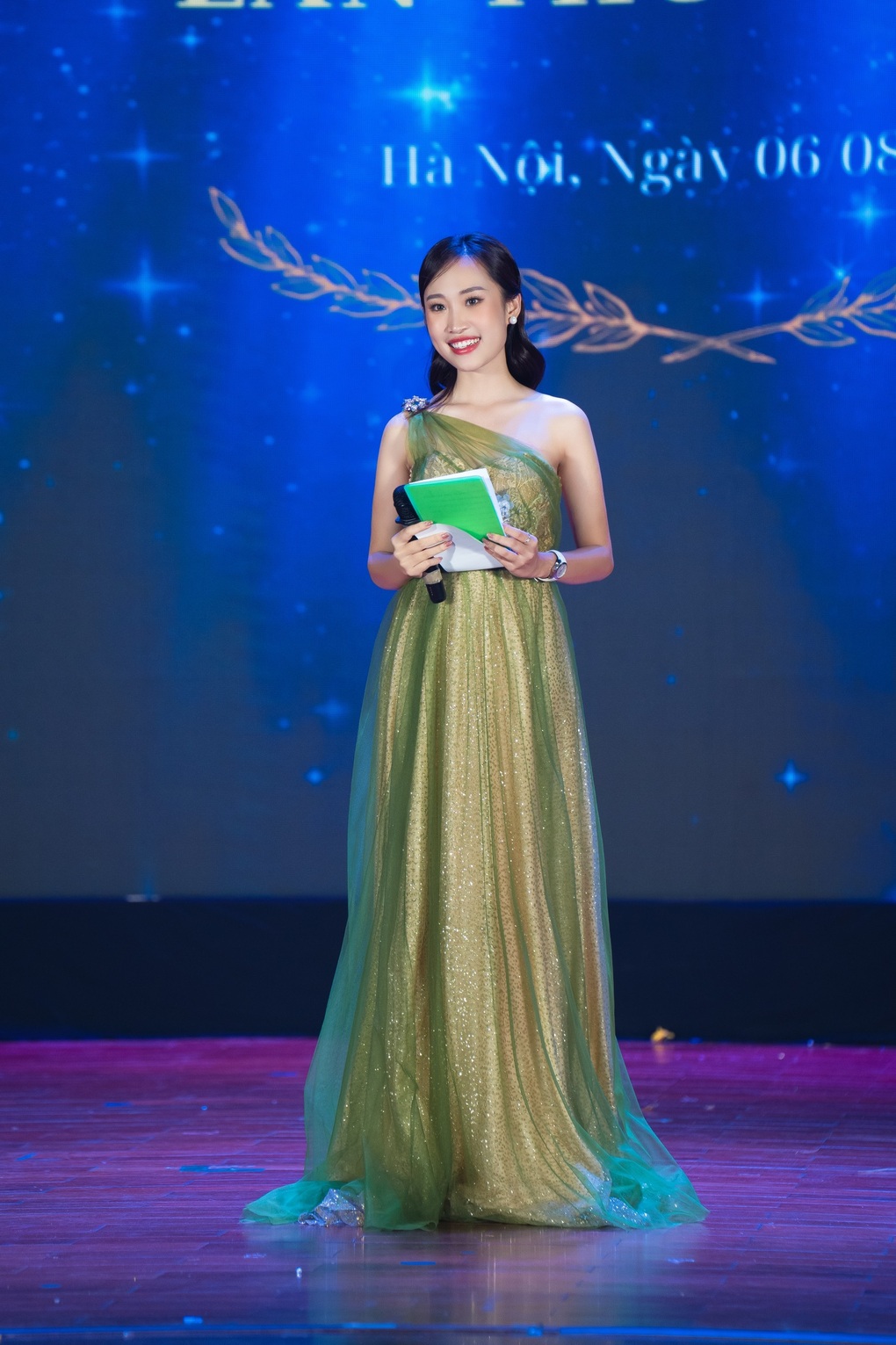 MC Ngân Hà truyền cảm hứng cho các MC nhí - 4 MC Ngân Hà truyền cảm hứng cho các MC nhí - 4
