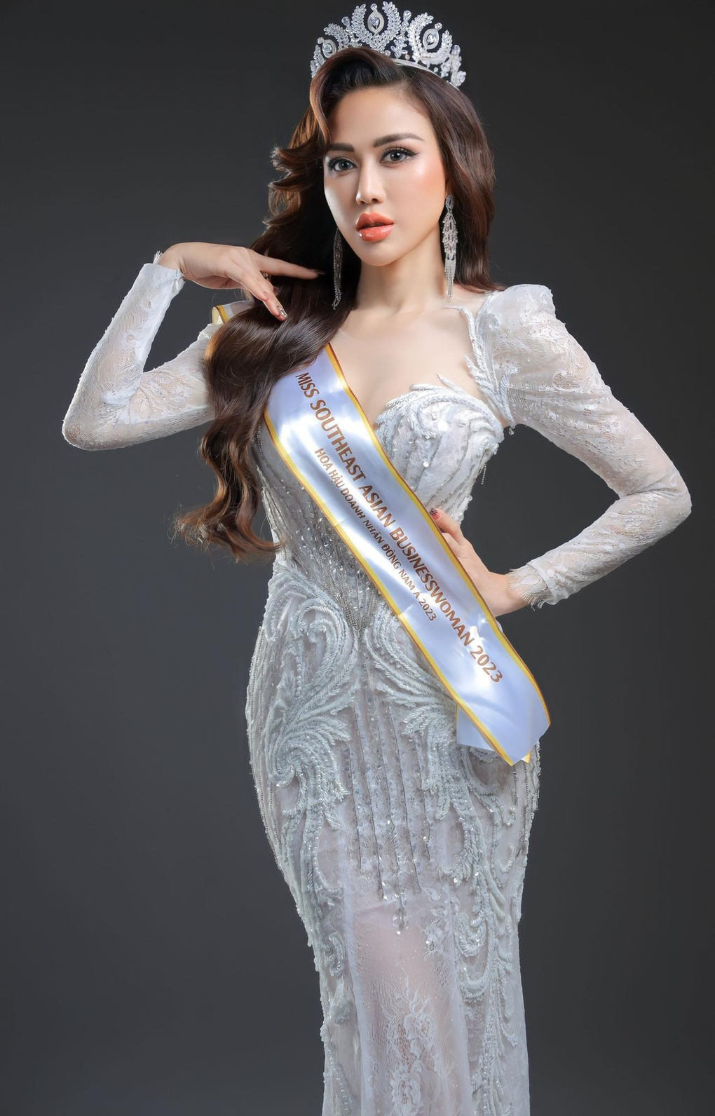 Hoa hậu Lương Thị Thùy Dung bật mí bí quyết sở hữu vòng eo con kiến - 3 Hoa hậu Lương Thị Thùy Dung bật mí bí quyết sở hữu vòng eo con kiến - 3