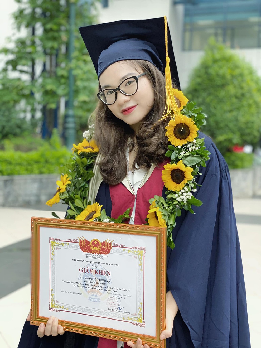 Nữ thủ khoa tốt nghiệp sớm, xinh đẹp không kém hot girl - 1 Nữ thủ khoa tốt nghiệp sớm, xinh đẹp không kém hot girl - 1