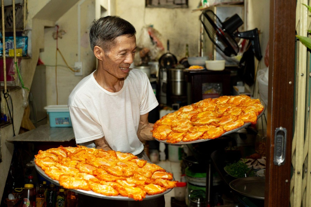 Unique sticky rice shop with peach cheeks, helping the Hanoi owner sell his goods uncontrollably - 7