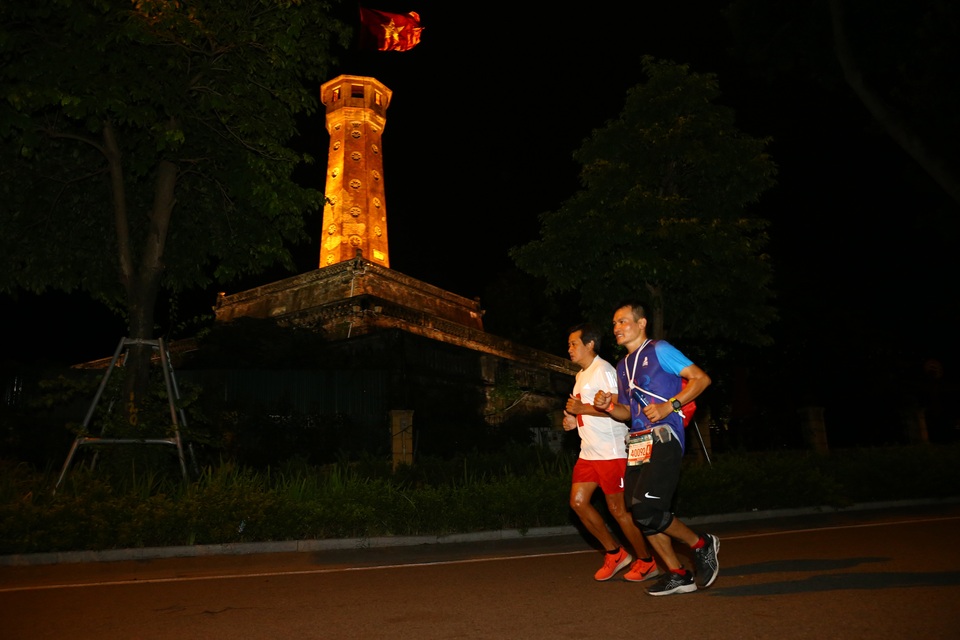 Ông Đoàn Ngọc Hải chinh phục giải marathon đặc biệt của Hà Nội - 4 Ông Đoàn Ngọc Hải chinh phục giải marathon đặc biệt của Hà Nội - 4
