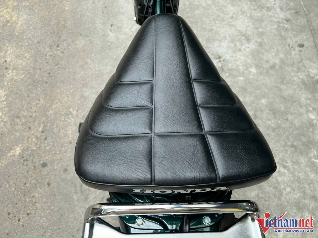 Người Việt trúng đấu giá, bỏ 250 triệu mua Honda Cub 82 đời 2001 còn zin - 5 Người Việt trúng đấu giá, bỏ 250 triệu mua Honda Cub 82 đời 2001 còn zin - 5