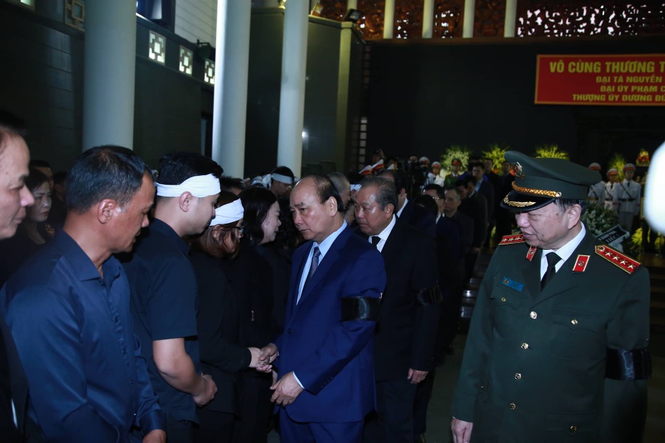 Thủ tướng viếng 3 liệt sĩ hy sinh ở Đồng Tâm - 20 Thủ tướng viếng 3 liệt sĩ hy sinh ở Đồng Tâm - 20