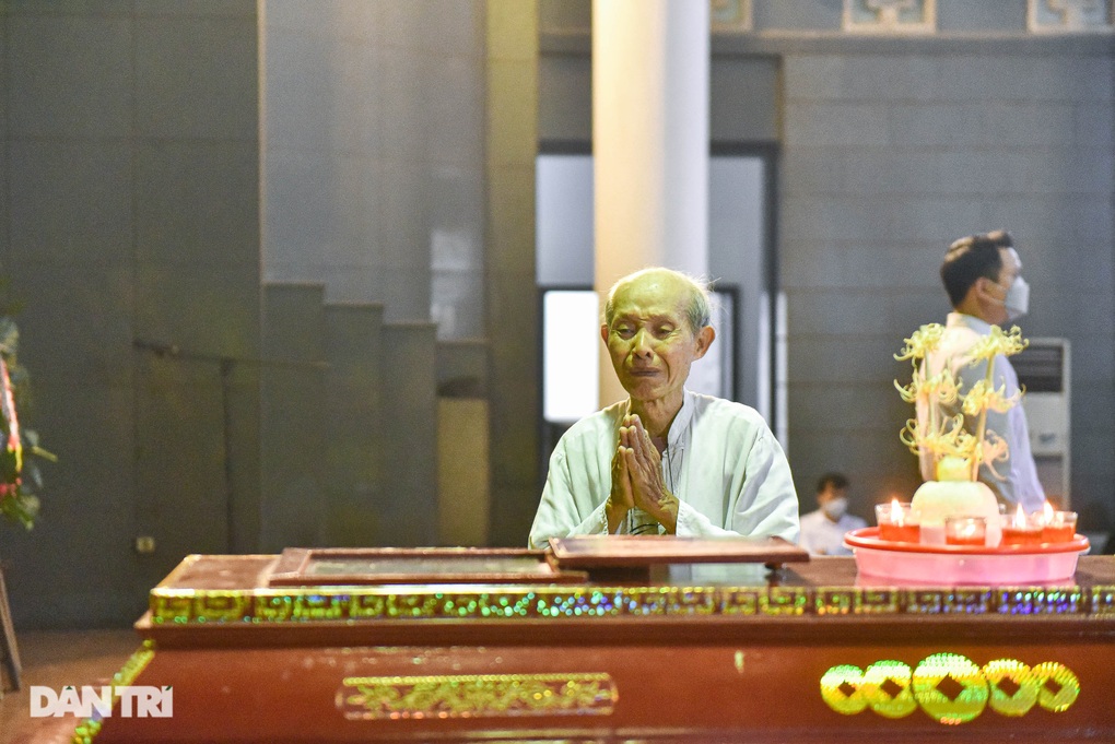 NSND Lan Hương Em bé Hà Nội và đông đảo nghệ sĩ tới viếng NSƯT Văn Trọng - 12 NSND Lan Hương Em bé Hà Nội và đông đảo nghệ sĩ tới viếng NSƯT Văn Trọng - 12