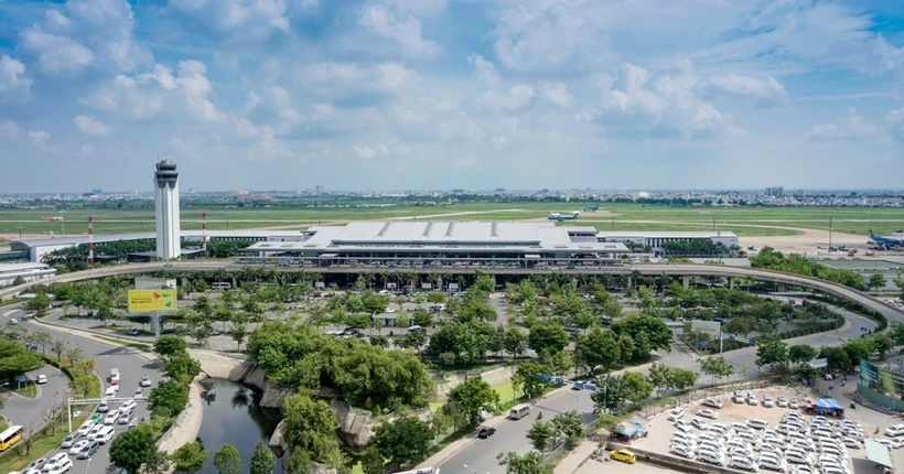 צוות בקרת תנועה אווירית מושעה לאחר שכמעט התנגשו שני מטוסים - 1 Đình chỉ kíp trực không lưu sau vụ 2 máy bay suýt đối đầu - 1