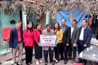 Bạn đọc Dân trí giúp đỡ người cha già nuôi con bệnh tật hơn 310 triệu đồng