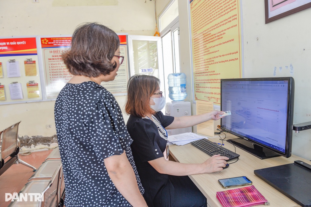 Nghỉ lễ 30/4, nữ cán bộ phường giật mình với cuộc điện thoại lúc nửa đêm - 1 Nghỉ lễ 30/4, nữ cán bộ phường giật mình với cuộc điện thoại lúc nửa đêm - 1