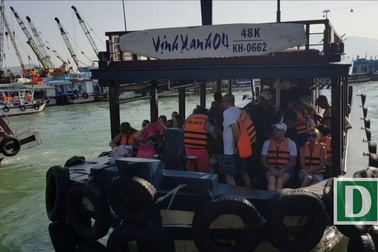 Nha Trang: Bến tàu du lịch đông nghịt khách ngày giáp Tết