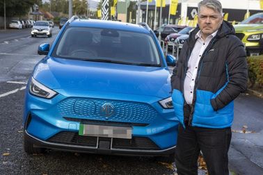 Ô tô điện MG mới mua đã gặp lỗi như mất phanh, tài xế bị nhốt bên trong xe