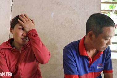 Bố ung thư đòi bỏ điều trị nhường cơ hội sống cho con cùng cảnh