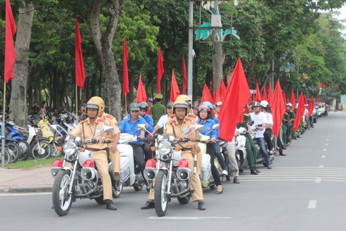 tháng hành động