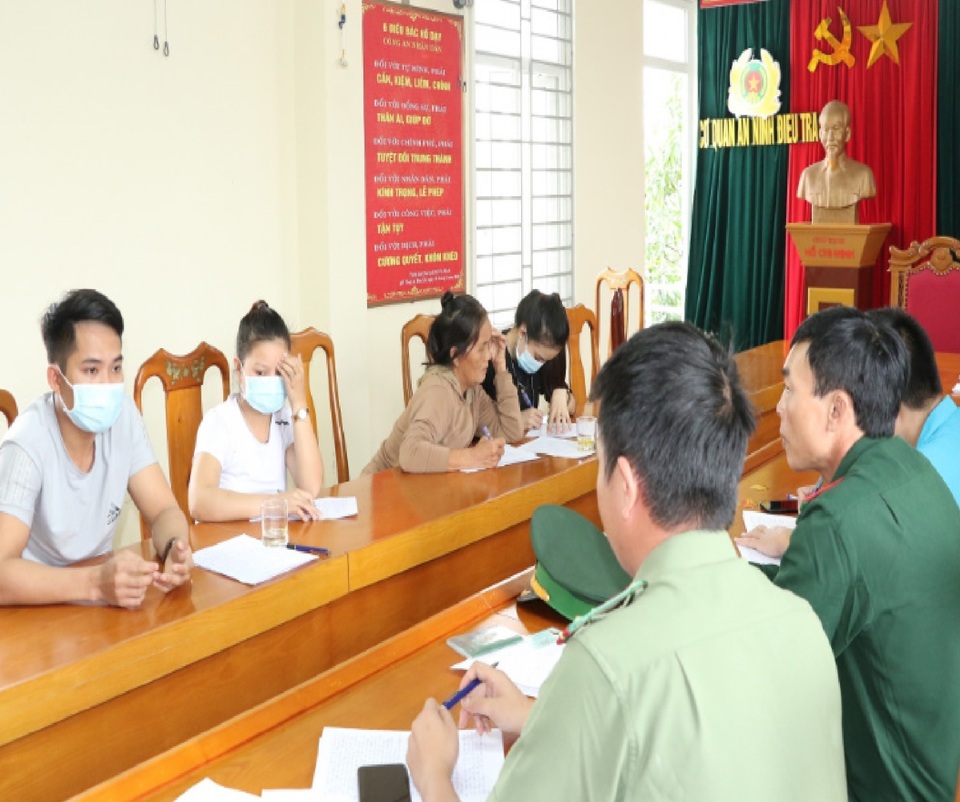 Phá thành công chuyên án đưa người vượt biên trái phép sang Lào - 2 Phá thành công chuyên án đưa người vượt biên trái phép sang Lào - 2