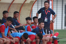 Vì sao HLV Nguyễn Quốc Tuấn nhận thẻ đỏ ở trận thua U16 Indonesia?