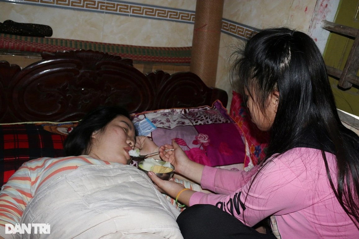 Hơn 163 triệu đồng đến với 2 đứa trẻ mồ côi cha, nguy cơ phải bỏ học - 3 Hơn 163 triệu đồng đến với 2 đứa trẻ mồ côi cha, nguy cơ phải bỏ học - 3