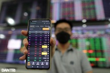 Thị trường chứng khoán không có bán tháo bất chấp tin đồn bủa vây