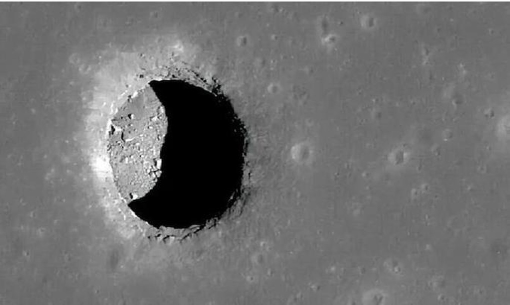 NASA chụp được hang động ngoài Trái Đất, nơi con người sống được - 1 NASA chụp được hang động ngoài Trái Đất, nơi con người sống được - 1