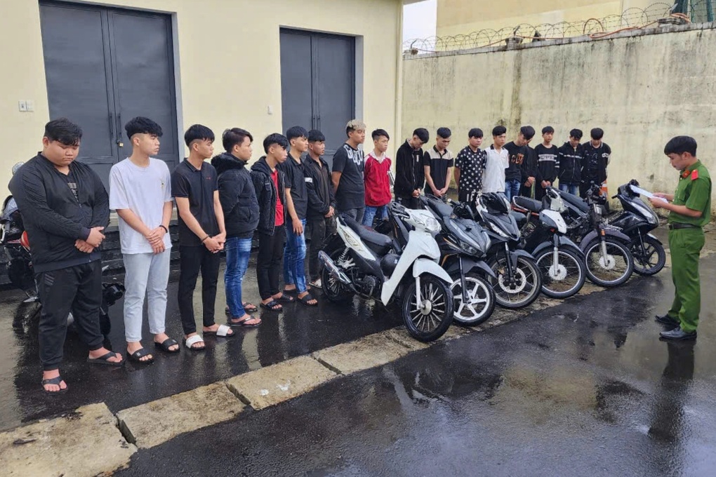 13 thanh thiếu niên bị khởi tố vì mâu thuẫn của 2 người trên mạng - 1 13 thanh thiếu niên bị khởi tố vì mâu thuẫn của 2 người trên mạng - 1