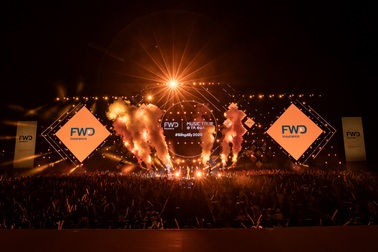 Lần đầu tiên, tư vấn tài chính "chiếm sóng" FWD Music Tour để cảm ơn khách hàng