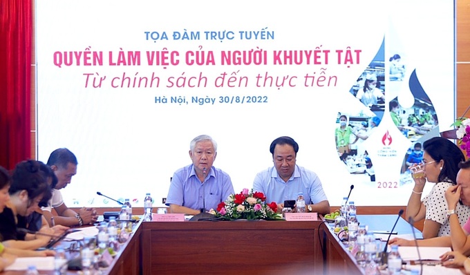 Ông Tạ Việt Anh - Chủ tịch Hội đồng Quản lý Quỹ Hỗ trợ chương trình, dự án an sinh xã hội Việt Nam và ông Nguyễn Xuân Khánh - Phó Tổng Biên tập báo Kinh tế & Đô thị đồng chủ trì buổi tọa đàm.