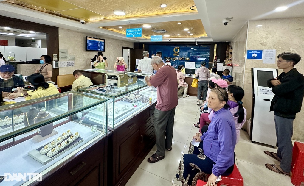 Chủ tịch TPHCM yêu cầu đảm bảo việc sản xuất vàng miếng SJC - 1 Chủ tịch TPHCM yêu cầu đảm bảo việc sản xuất vàng miếng SJC - 1