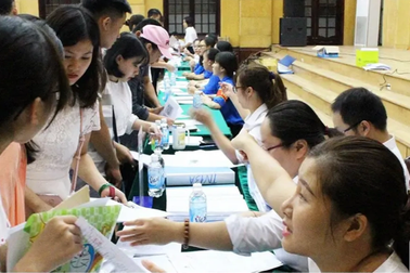 Nhân viên ngân hàng tiếc thời "ăn trắng mặc trơn", "việc nhẹ lương cao"