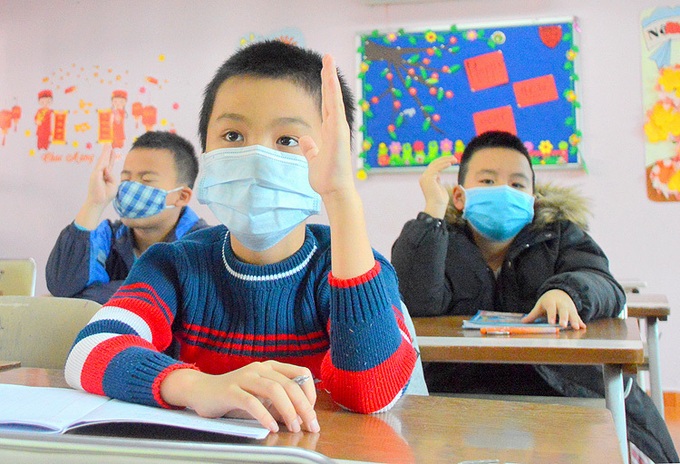 Học sinh trường Pascal, Hà Nội đeo khẩu trang trong lớp ngày 30/1. Ảnh: Xuân Quang