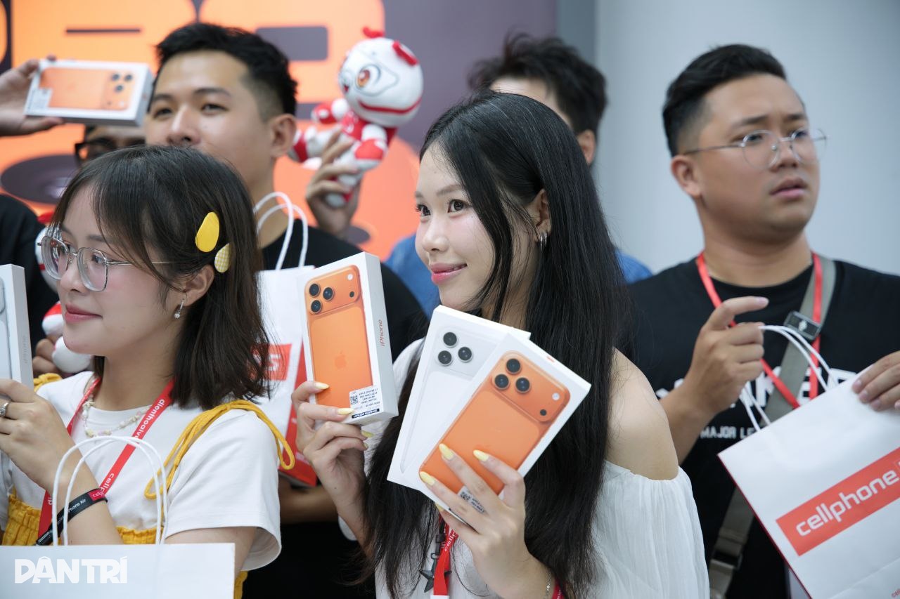 Người dùng mua iPhone 17 Pro Max tặng mẹ trong ngày đầu iPhone 17 lên kệ - 16