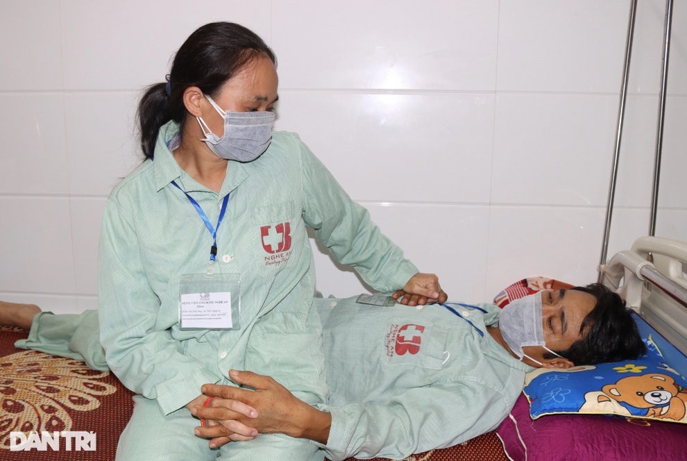 Khốn cùng cảnh vợ ung thư phổi tuyệt vọng chăm chồng ung thư gan - 1 Khốn cùng cảnh vợ ung thư phổi tuyệt vọng chăm chồng ung thư gan - 1