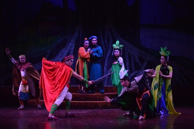 Lần đầu tiên tuồng Việt Nam được dàn dựng bởi đạo diễn Singapore