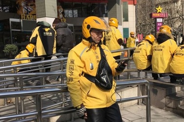 Được trả lương cao, nhiều người Trung Quốc không về quê ăn Tết