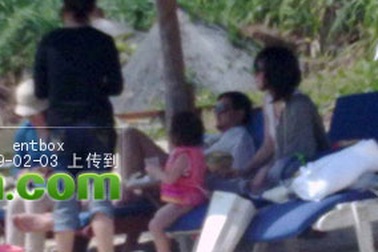 Vợ chồng Lý Á Bằng - Vương Phi đi nghỉ ở Tam Á