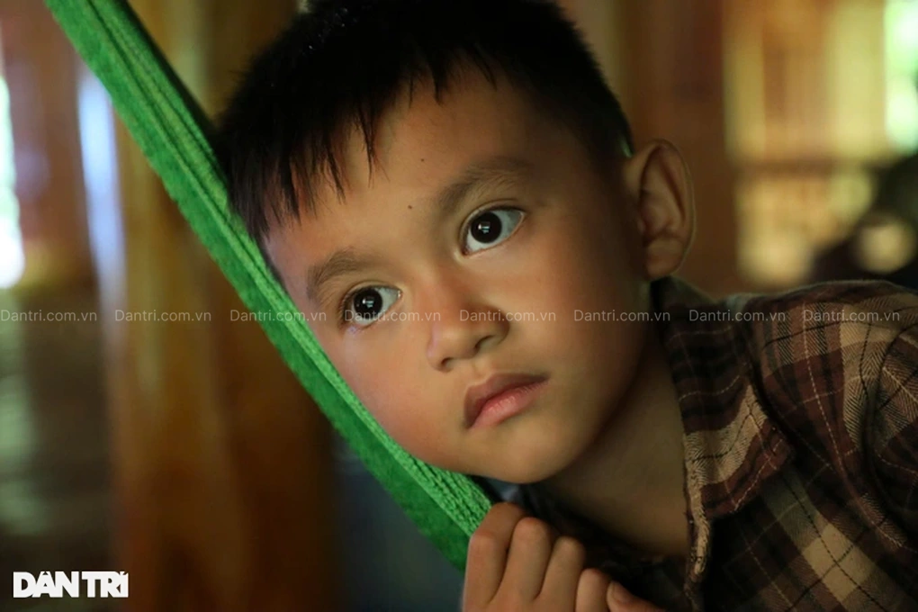 Bố và em của con bay lên trời sau lũ rồi - 3 Bố và em của con bay lên trời sau lũ rồi - 3