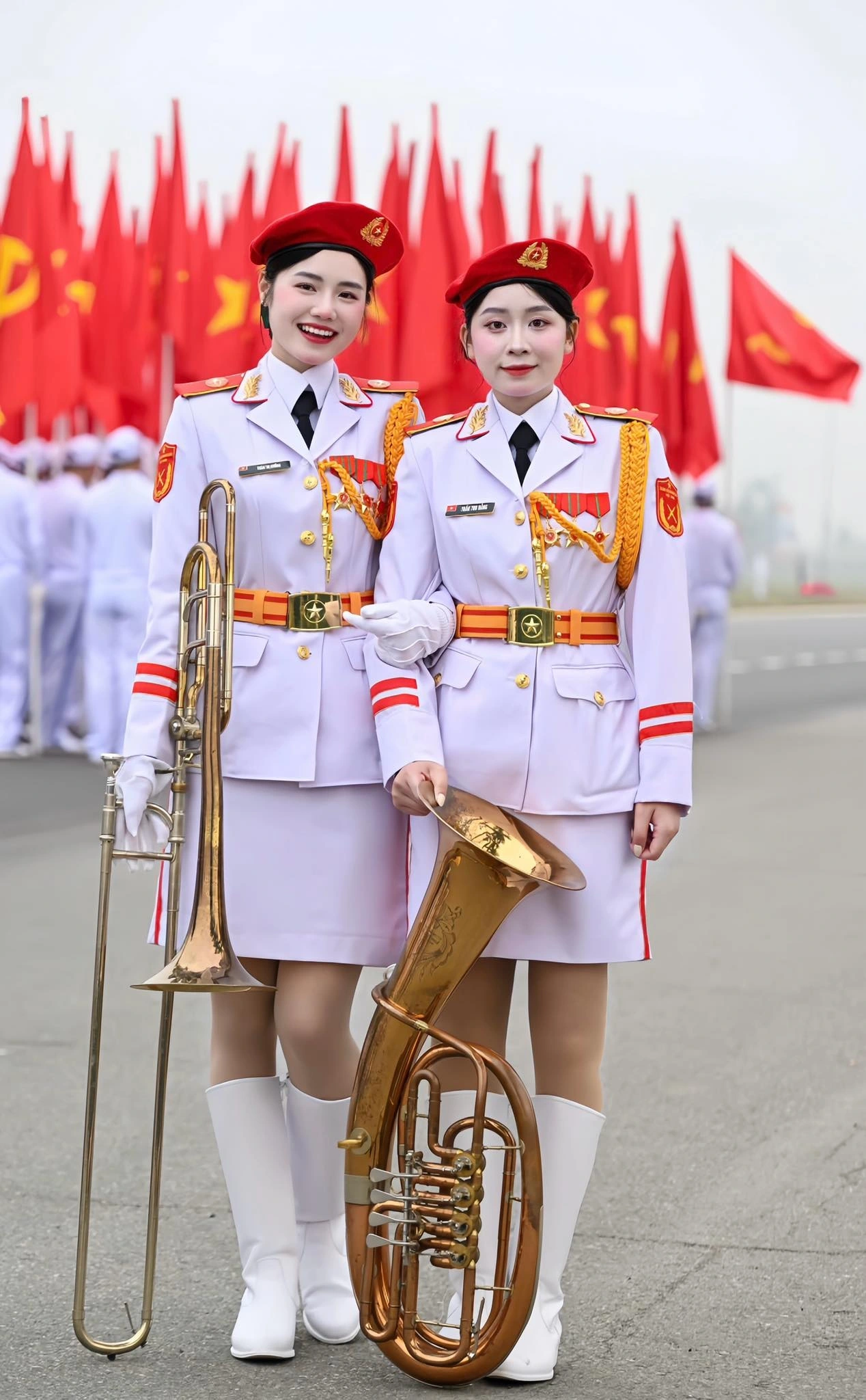 Những nhan sắc xinh đẹp gây sốt trong các buổi diễu binh, diễu hành ở TPHCM - 2 Những nhan sắc xinh đẹp gây sốt trong các buổi diễu binh, diễu hành ở TPHCM - 2