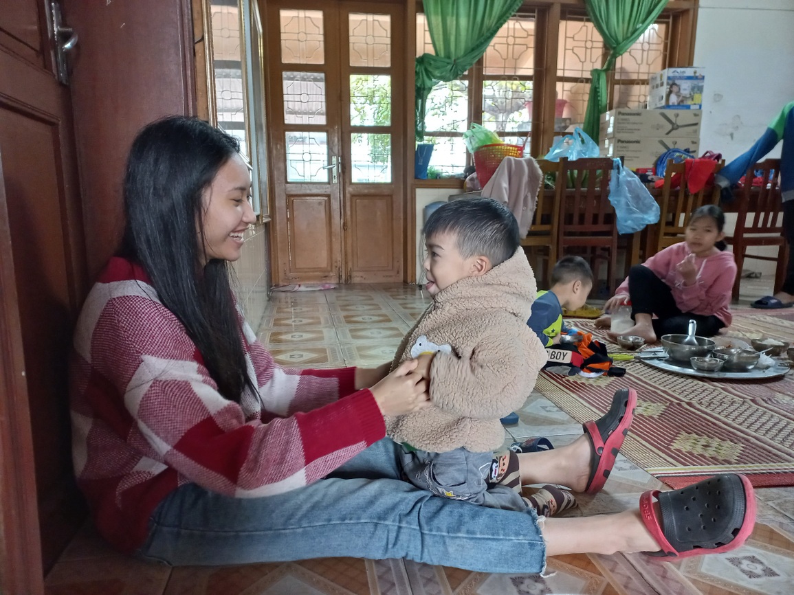 Cô bé bị bỏ rơi ở bụi tre, lớn lên từ làng SOS và ước mơ có nhiều mẹ - 5 Cô bé bị bỏ rơi ở bụi tre, lớn lên từ làng SOS và ước mơ có nhiều mẹ - 5